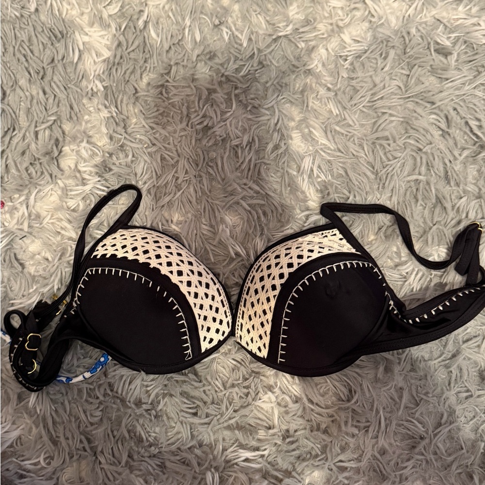 Push up Black and White Women's bikini top